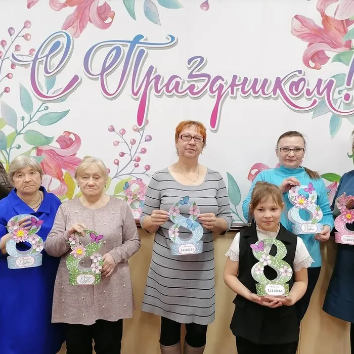 Совет ветеранов села Осинник изготовили поздравительные открытки