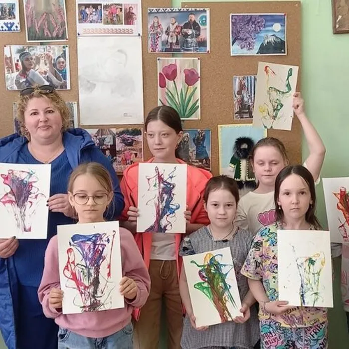 В рамках программы «Пушкинская карта» прошел мастер-класс «Рисуем нитками»